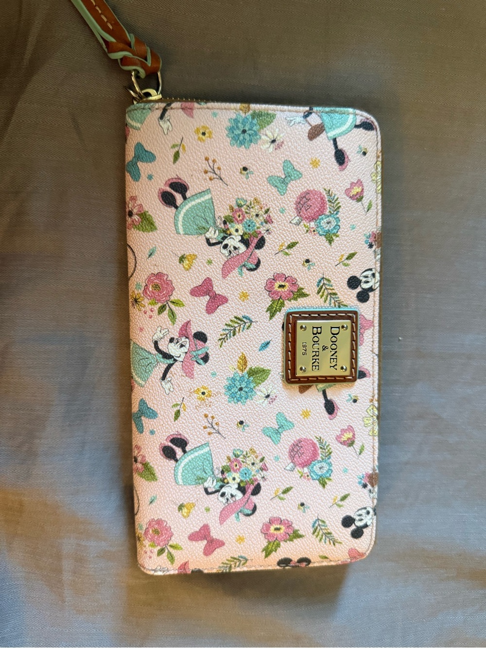 Dooney & Bourke Minnie Mouse Wallet Disney Flower and Garden Festival 2020